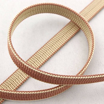 珊瑚色×ベージュ