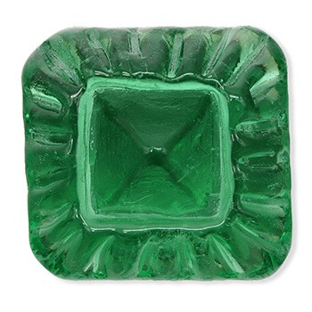 エメラルドグリーン