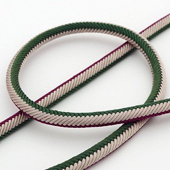 ベージュ×緑×赤紫