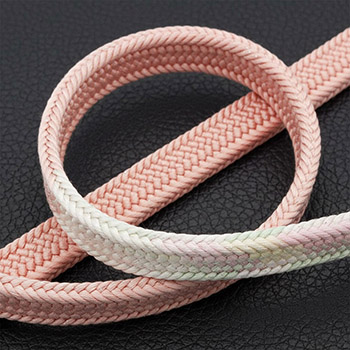 サーモンピンク