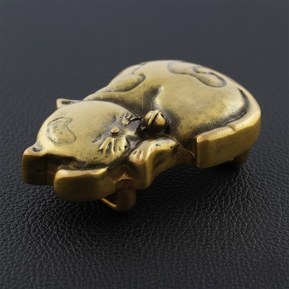 真鍮製帯留(眠り猫)【大原商店】