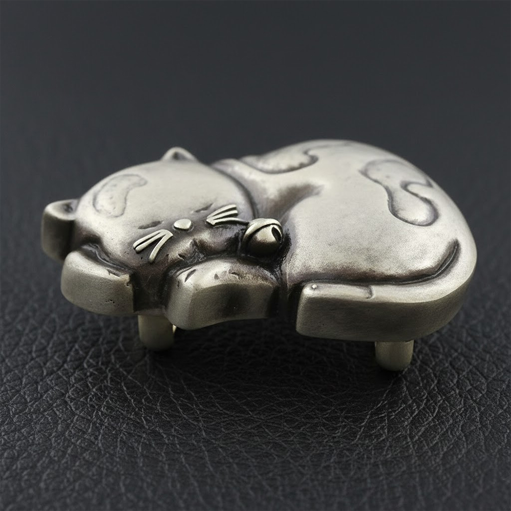 真鍮製帯留(眠り猫)【大原商店】