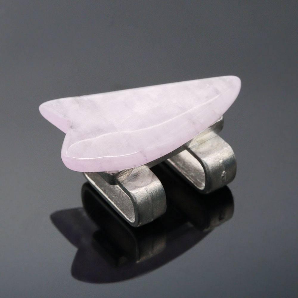 天然石帯留(花びら/クンツァイト)