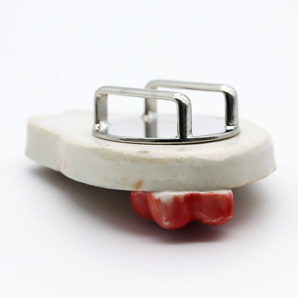 清水焼帯留(茶午/赤梅)【馬籠静】