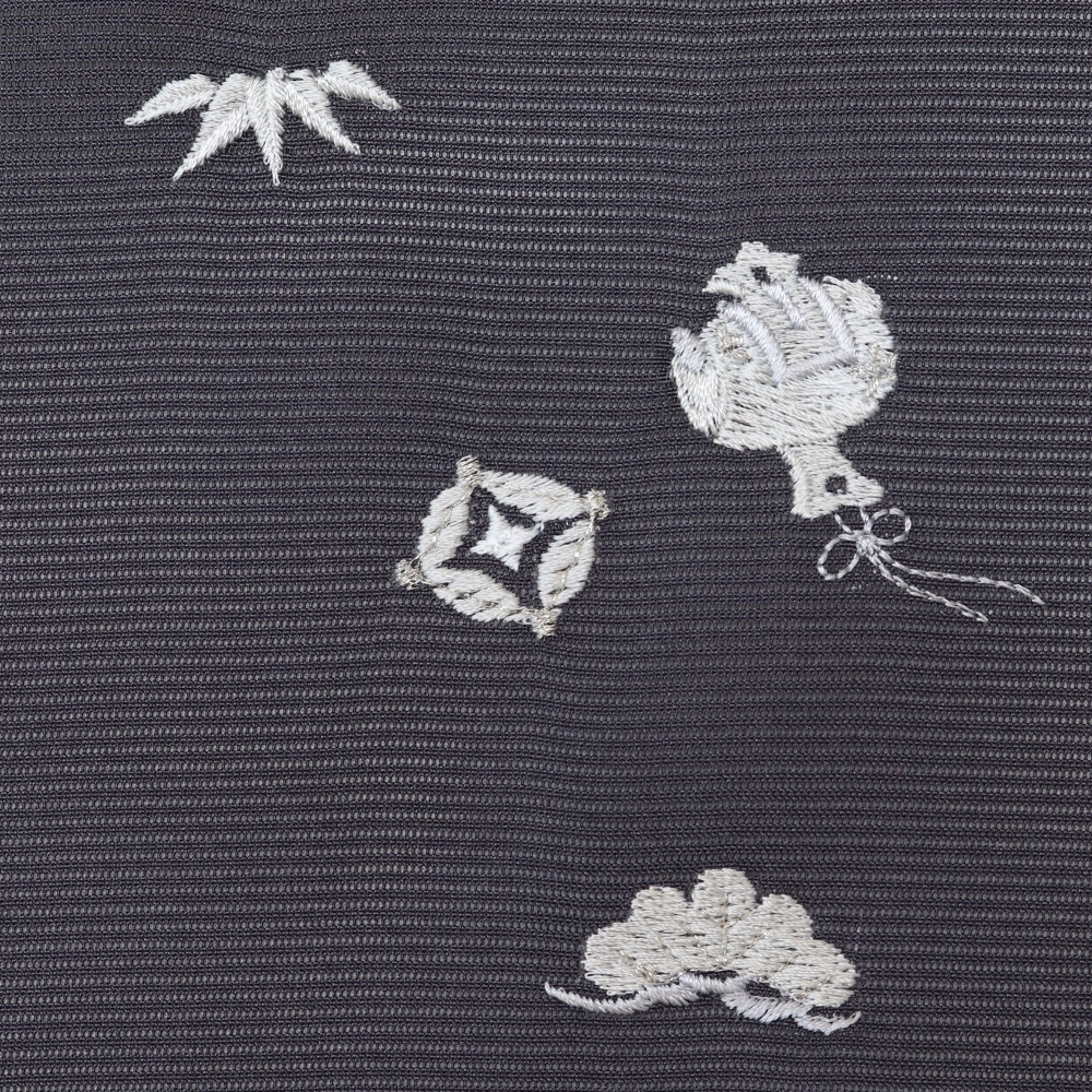 刺繍絽小紋（宝尽し）：墨黒
