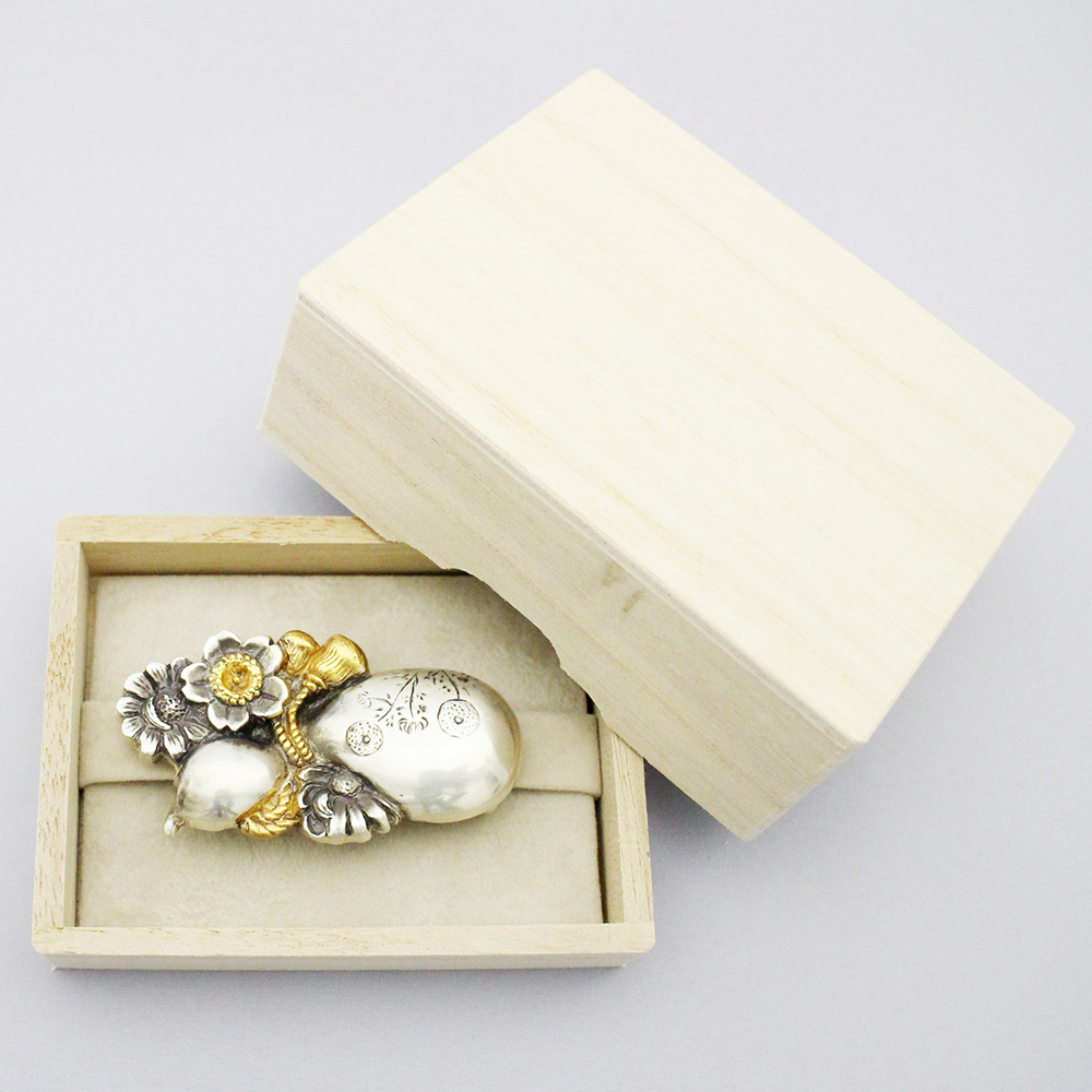 銀製帯留(ひょうたんに花)【大原商店】