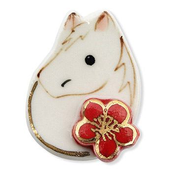 清水焼帯留（白午/赤梅）【馬籠静】